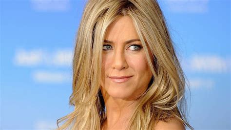 jennifer aniston topless nude|Jennifer Aniston Stuns In Topless Photoshoot & Dishes On Her